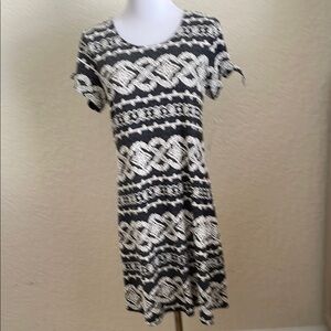 Ronni Nicole Black and White Short Sleeve Crew Neck Mini Dress